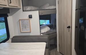 2023 Silver lake M-17BHLE RV rental photo 12