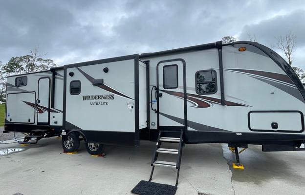 2020 Heartland Wilderness 3250BS RV rental photo 1