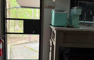 Portable Airbnb\2024 Dutchman Coleman Lantern 17B