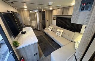 Ranger | Lightweight Camper w/ King Bed