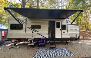 Cozy couples camper 2022 EAST TO WEST Silver Lake