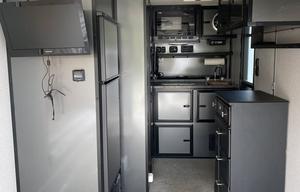 2015 Quicksilver VRV 8.5 x 24 RV rental photo 10