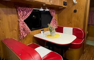Camp in vintage luxury