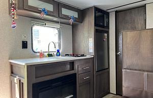 2021 Dutchmen RV Coleman Lantern LT Series 17B RV rental photo 7