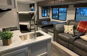 The Hitch Hiker, 32 ft. bunkhouse, 30 amp sleeps 8