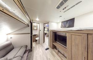 2022 CrossRoads Zinger 333D Travel Trailer 33'