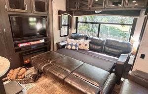 Modern 5th Wheel: Fireplace, Island & 2 Queens