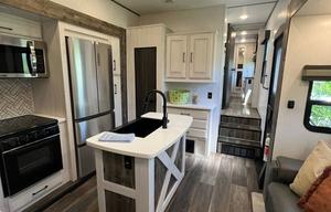 Huge 2 bedroom 2 bathroom 5th wheel