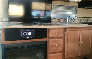 Coachmen RV Leprechaun 319DS Ford 450