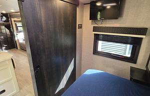 2022 Jay Feather 27BHB RV rental photo 4