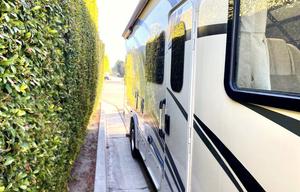 ✨ Taffy Vegas ✨ Sleek Coach – Slide-out, Sleeps 5