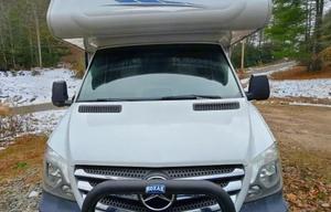 The Easy Escape | Sleeps 5 | BNA Pickup Available
