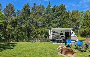 18’ Autumn Ridge: Sleeps 5, Easy Tow, Cozy!