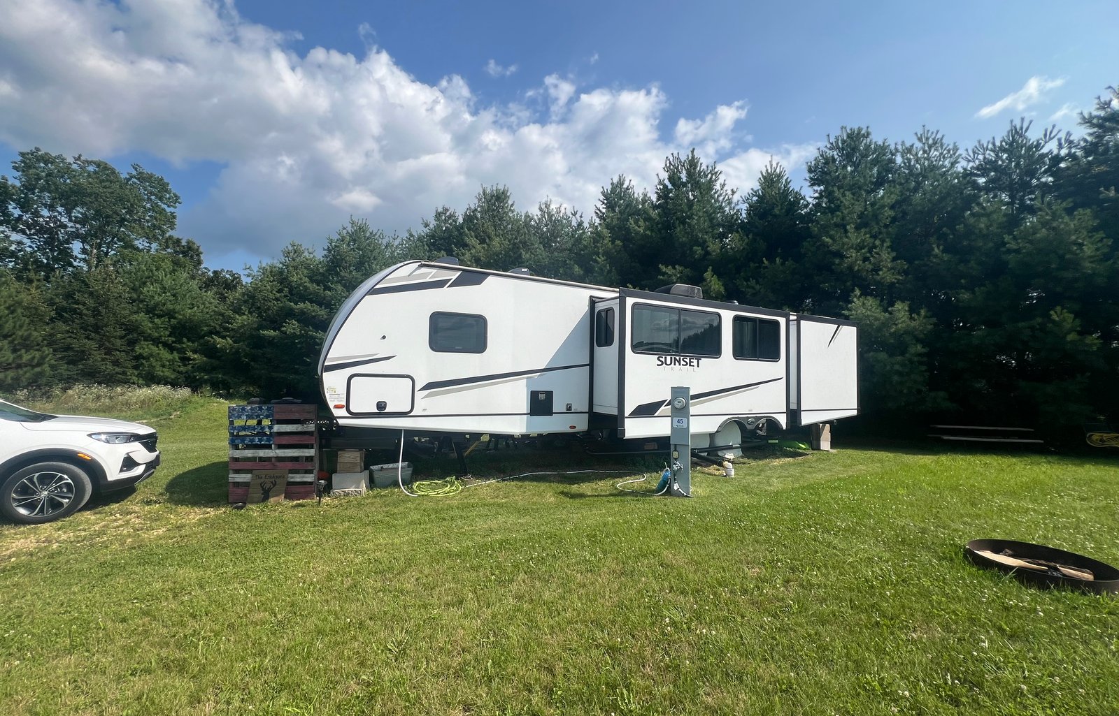 2022 Crossroads Rv Sunset Trail SS331BH