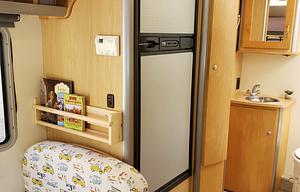 2006 Itasca Navion 23