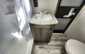 Like New 35' RV Travel Trailer