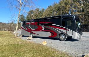 2022 Fleetwood RV Discovery 38N