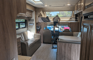 Family Adventure on Wheels 2019 Jayco Greyhawk
