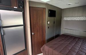 2019 Yellowstone Cruiser
