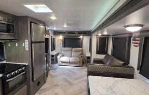 Fireside "Far Lux" 2021 East to West Alta 2850KRL