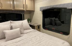 2022 Thor Motor Coach Magnitude BH31