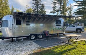 2021 Airstream Globetrotter 27FB - The LainnaBelle