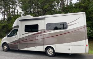 The Wayfarer Luxe – Tiffin Mercedes Diesel Class C