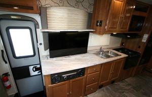 This Classy Class C is Clean, Comfortable & Cozy!