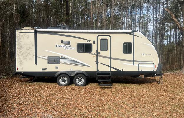 2017 Coachmen RV Freedom Express 23SE RV rental photo 1