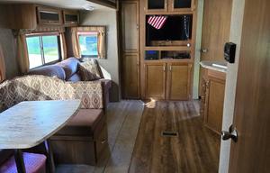 2017 Catalina Legacy 293QBCK RV rental photo 7