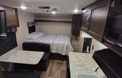 BUNKS☆Queen☆22ft☆Exit 407