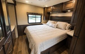 Spacious Coachmen Mirada – Perfect for Families!