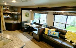 Best Cozy and Family-Friendly Approved 2017 Camper