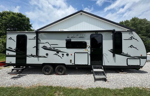 Cherokee Grey Wolf Black Label Adventure Trailer