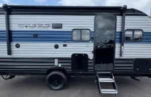 The Wandering Wolf 23 ft Black Label