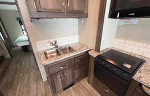 2018 Jayco Motorhome sleeps 10!