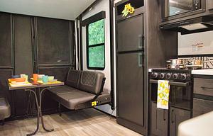 Generator / Sleeps 6  Plus / Deck (GWTX 1640)