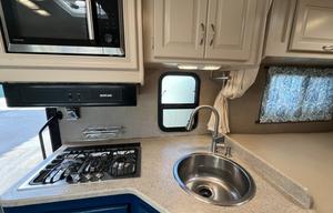 2019 Thor Majestic 23A Sleeps 6