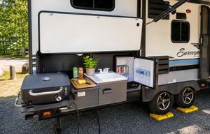 Surveyor 247BH Dog Friendly + Bunkhouse + Island