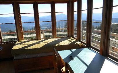 Garver Lookout - double bed and table