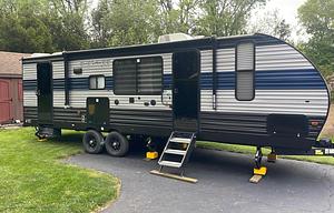 2021 32ft Cherokee limited sleeps 10