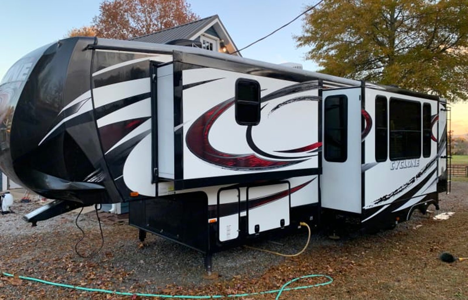 2015 Heartland Cyclone 3110 -HAL 500