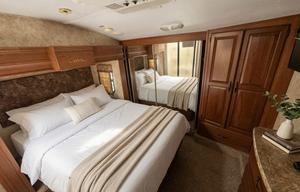 Turn-Key two bath sleeps 10 rear bunk room stoked