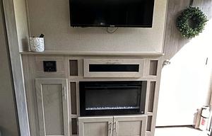 SPACIOUS FAMILY RV W/ ROOM FOR 10!