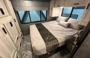 32’ Class C 2022 Forest River RV