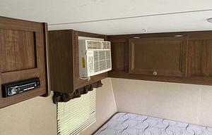 2016 Dutchmen RV Coleman Light CTS17FQ RV rental photo 2