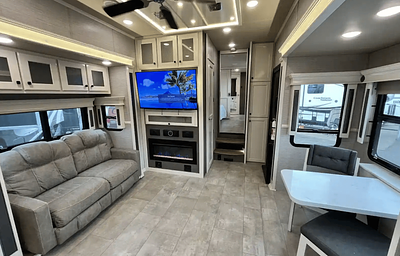 BEACON w/ King Bed, Res Kitchen 1.5 Baths & W/D