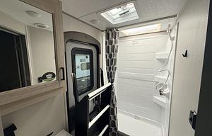 NEW 2026 Coachmen Catalina Legacy Edition 273DBH
