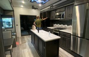 2021 DRV Luxury Suites FullHouse JX450