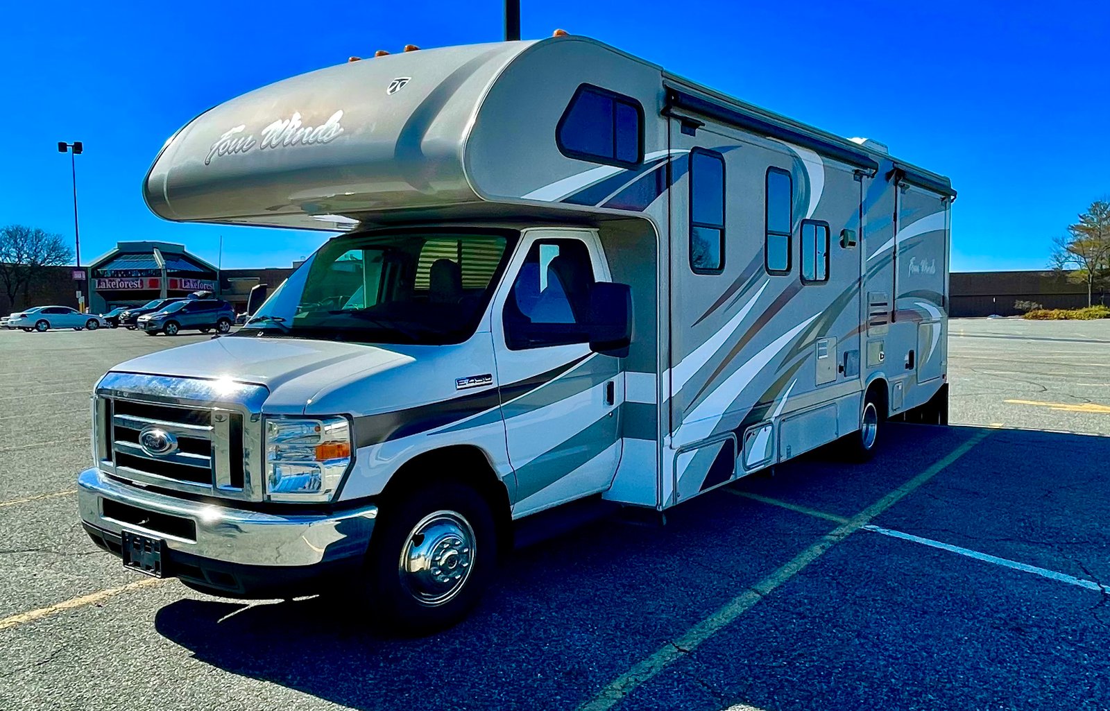 2016 Thor Motor Coach Four Winds 29G. "Let's Go!"